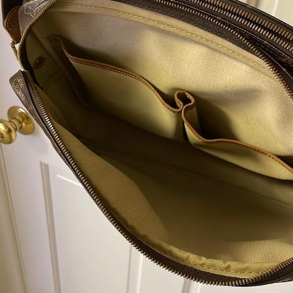 LV Monogram Reporter - Picture 4 of 7